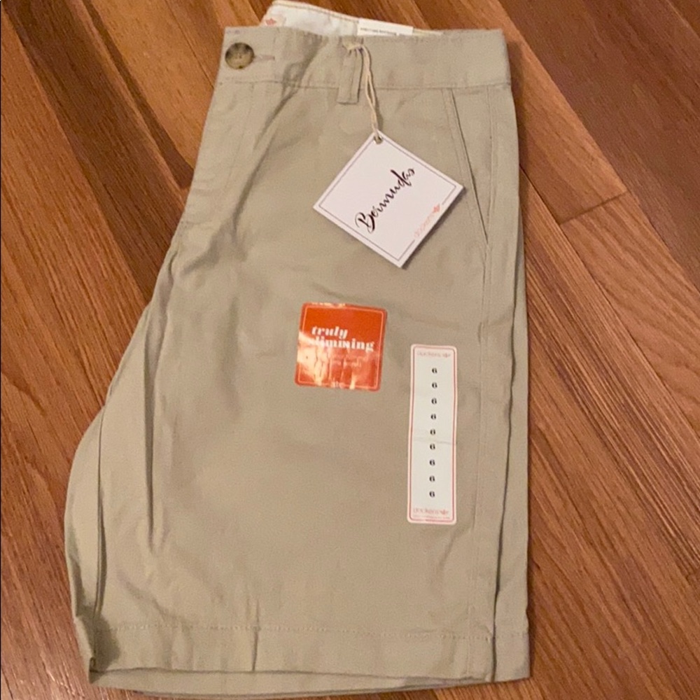Tan Bermuda shorts